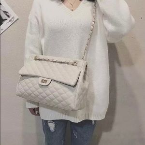 Sleek Messenger Shoulder Bag